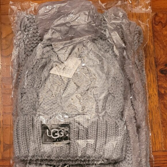 Ugg Hat and Scarf Set - Picture 1 of 1